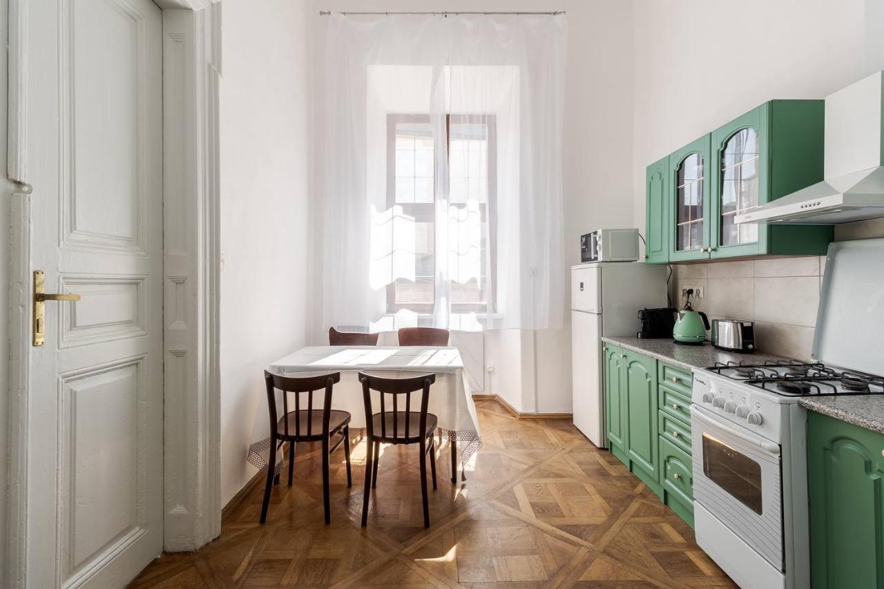 Апартаменти На Площі Ринок 12 Lviv Exterior photo
